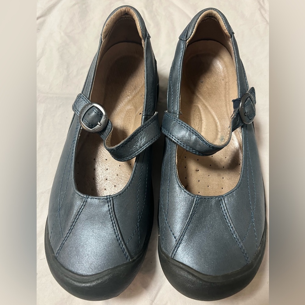 Keen Mary Janes size 9